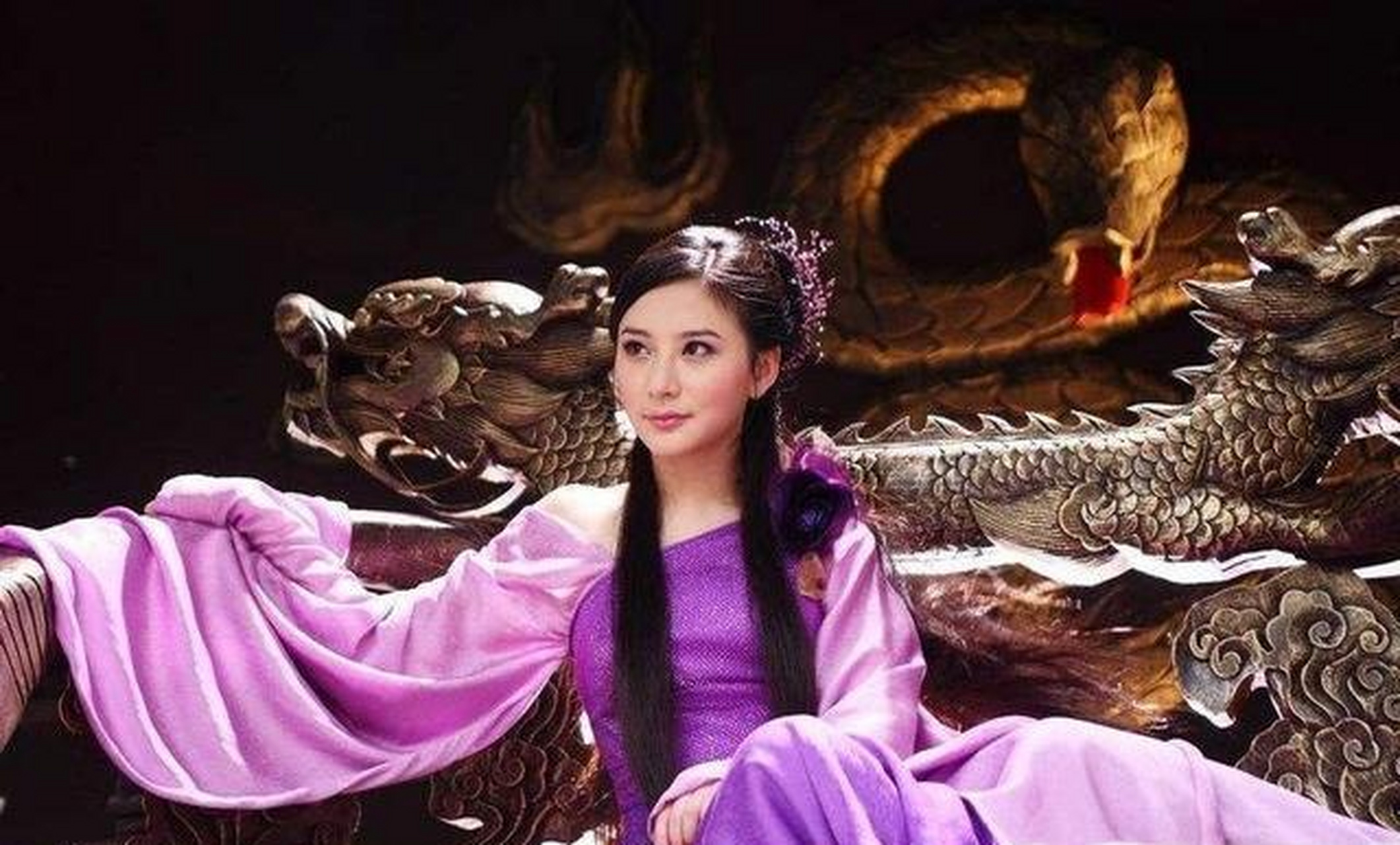 啊啊啊熊乃瑾姐姐的紫玫瑰在小编心里的地位同郭珍霓姐的林小黛是一个