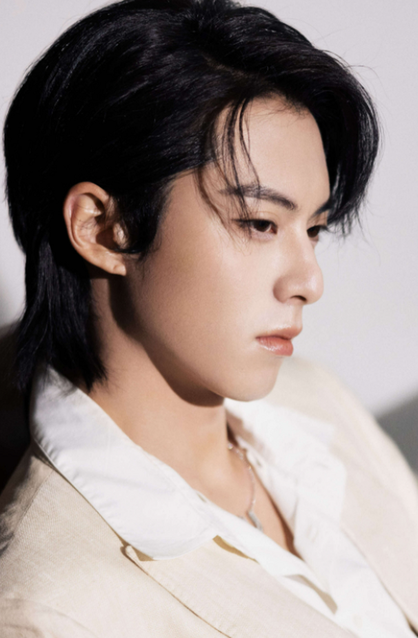 王鹤棣这迷人的小眼神,爱了爱了 #王鹤棣写真集