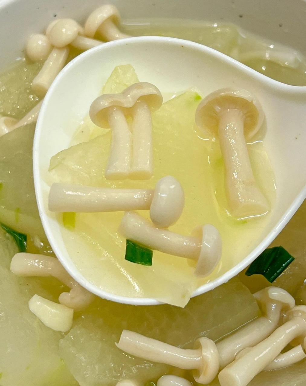 菌菇冬瓜汤! 减脂期可以多吃冬瓜!可以帮你排水消肿,吃撑也不胖!