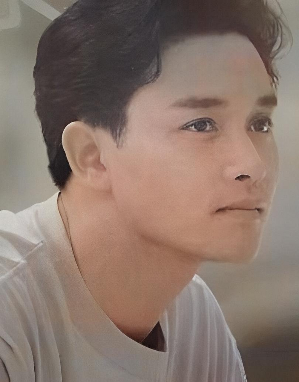 1997年,在拍摄《红色恋人》时,张国荣深夜给新人笔下的女主人公梅婷打