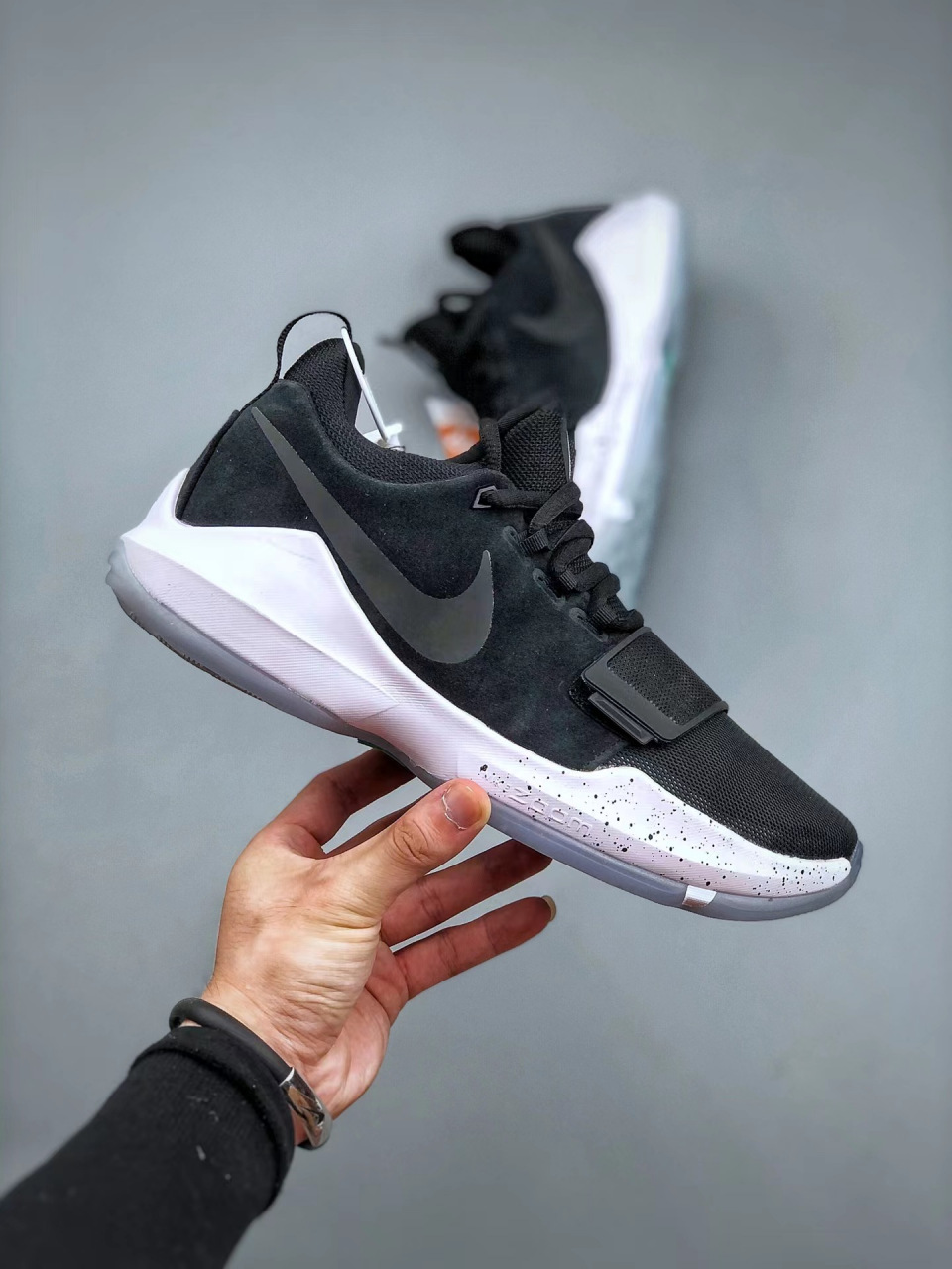 保罗乔治 黑白黑勾