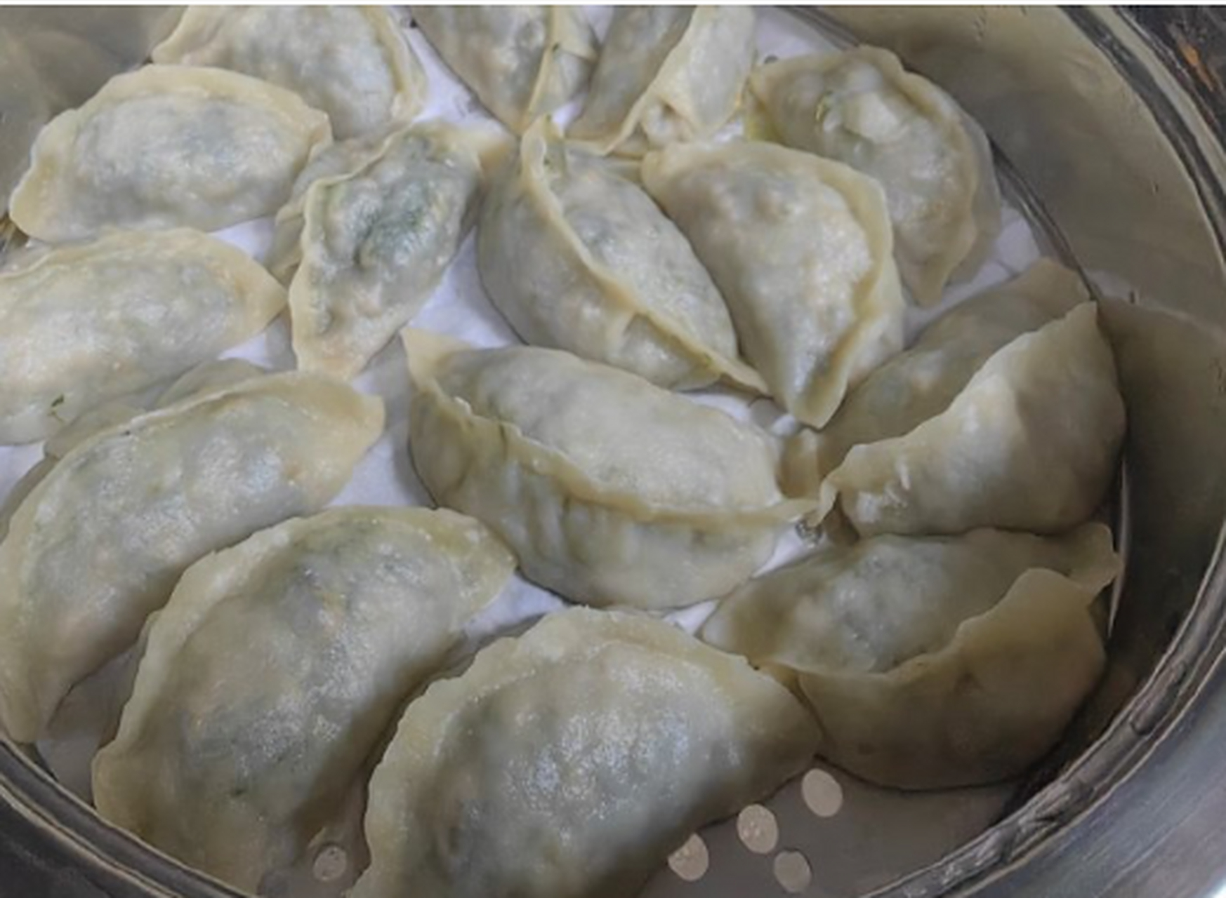 我娘说不用,和好包行了. 67包好包子,我娘说她从来没包过烫面包子.