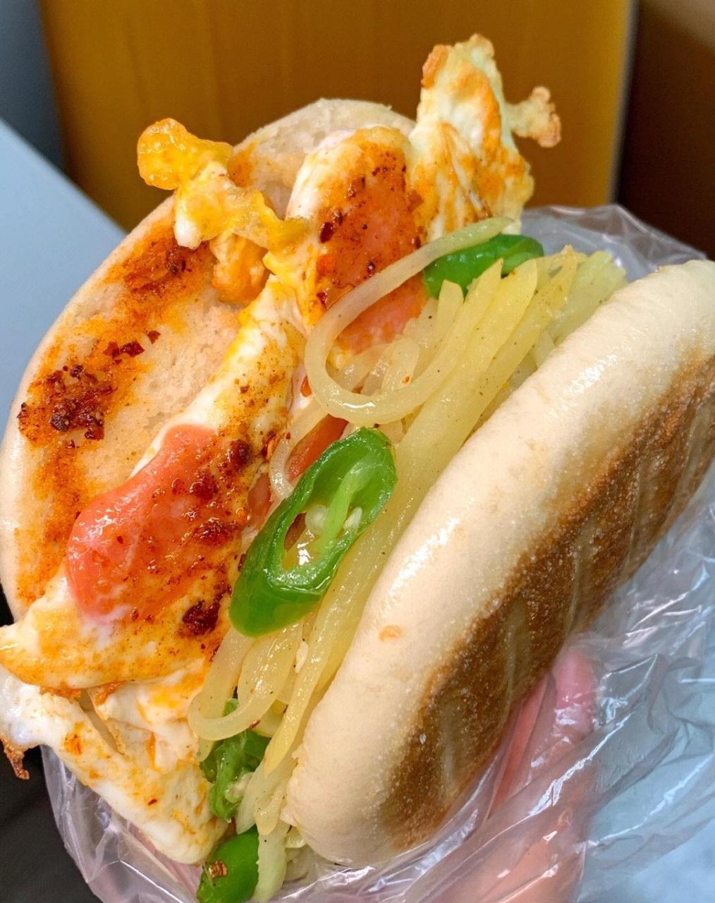 关于我一周吃五次的土豆丝夹馍,巨香 夹馍一口下去太满足了!