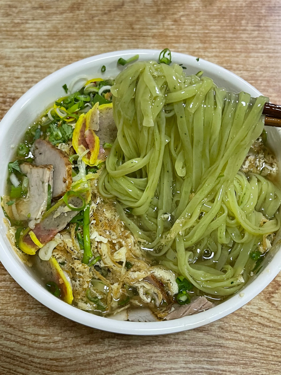 甘肃张掖特色早餐臊面  张掖人对臊面的痴迷不输兰州人对牛肉面的爱恋