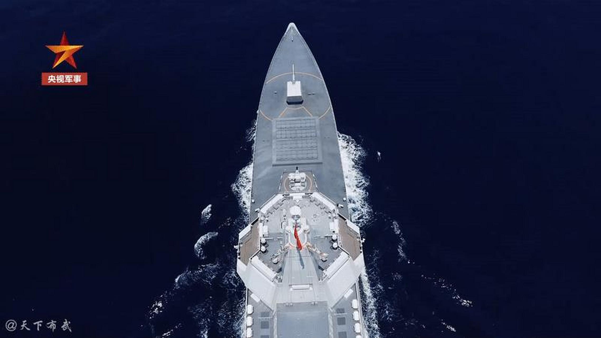 漂亮啊,来瞅瞅055万吨大驱105"大连舰"的全角度展示,这效果看起来军宣