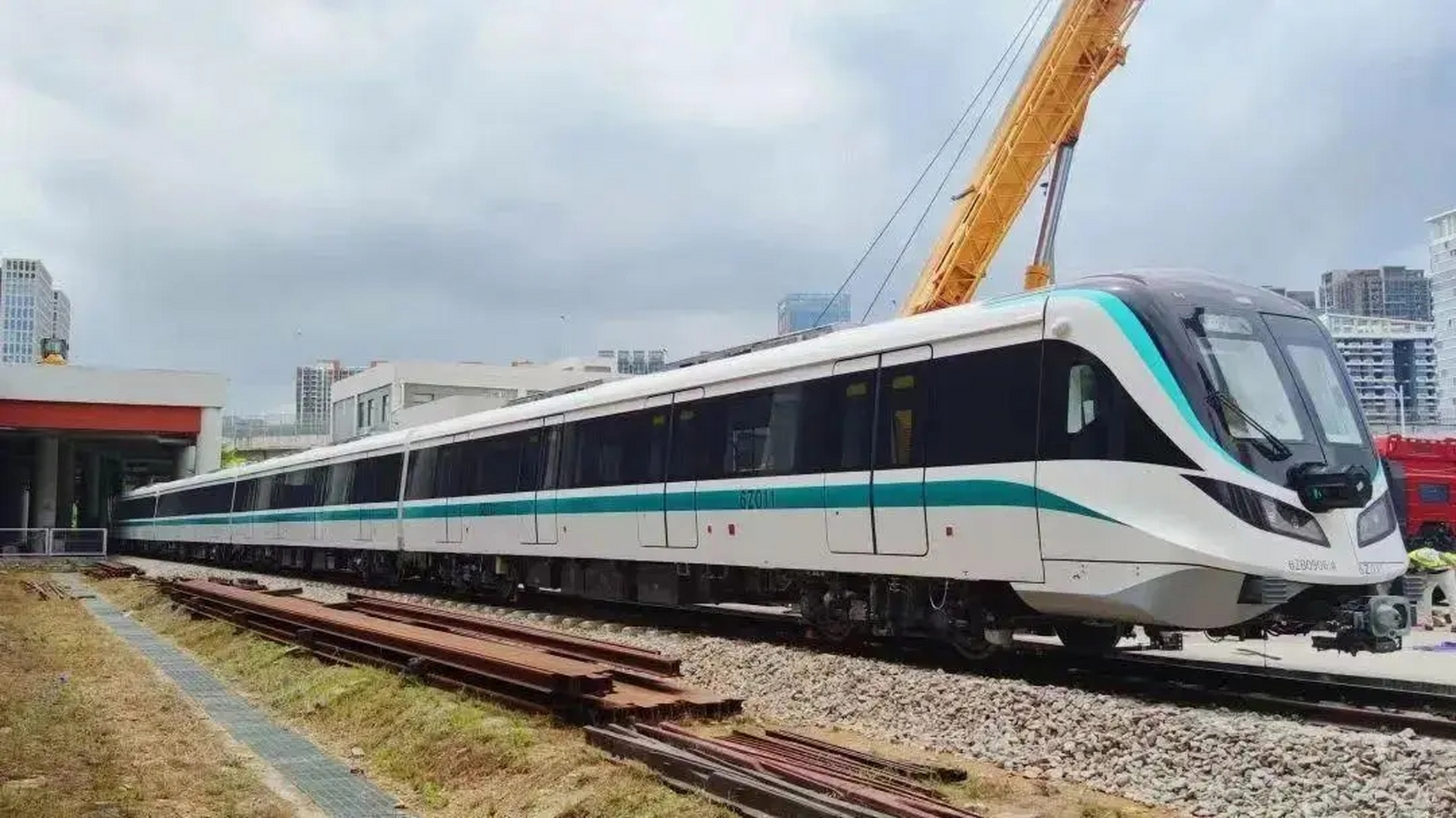 重庆轨道交通7号线, 是西部板块纵向骨干线路, 将串起物流园,西永,含