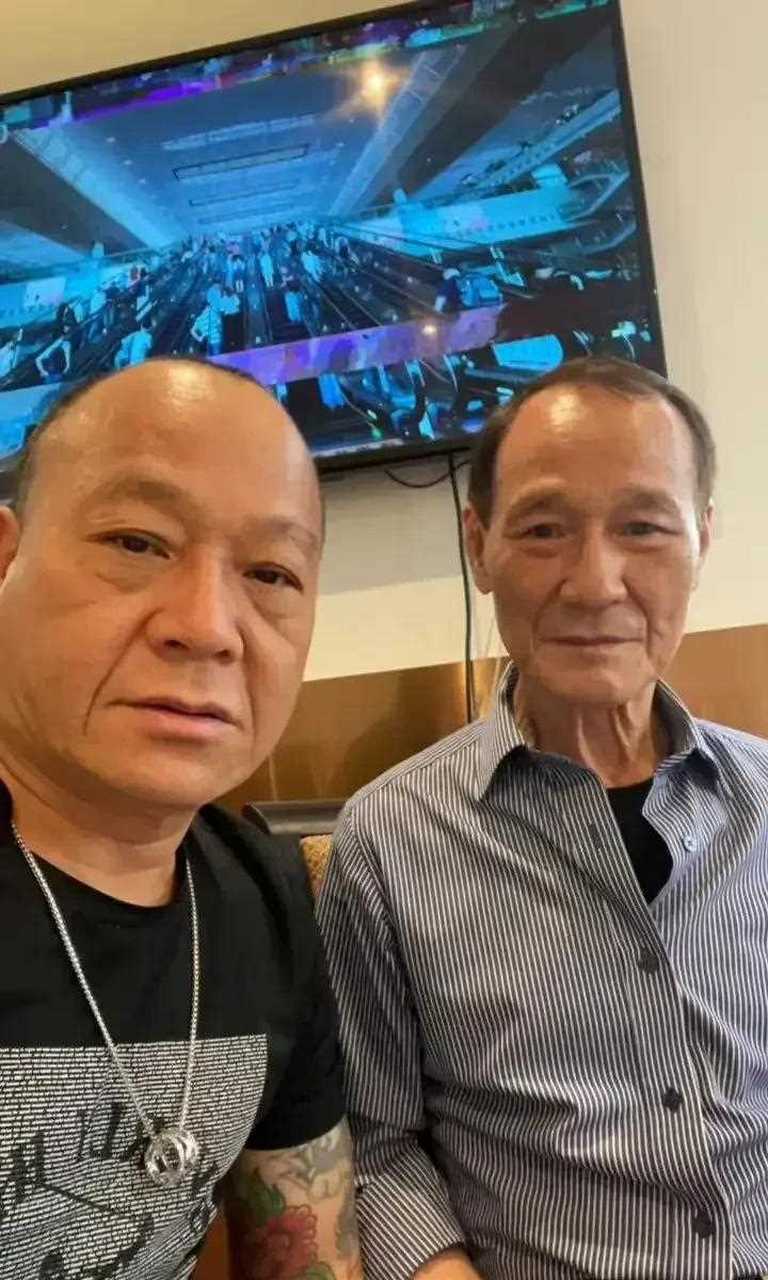 [咒骂]  吴志雄年轻时,人称"b哥",花臂横肉,还喜欢争强斗勇,一脸的狠