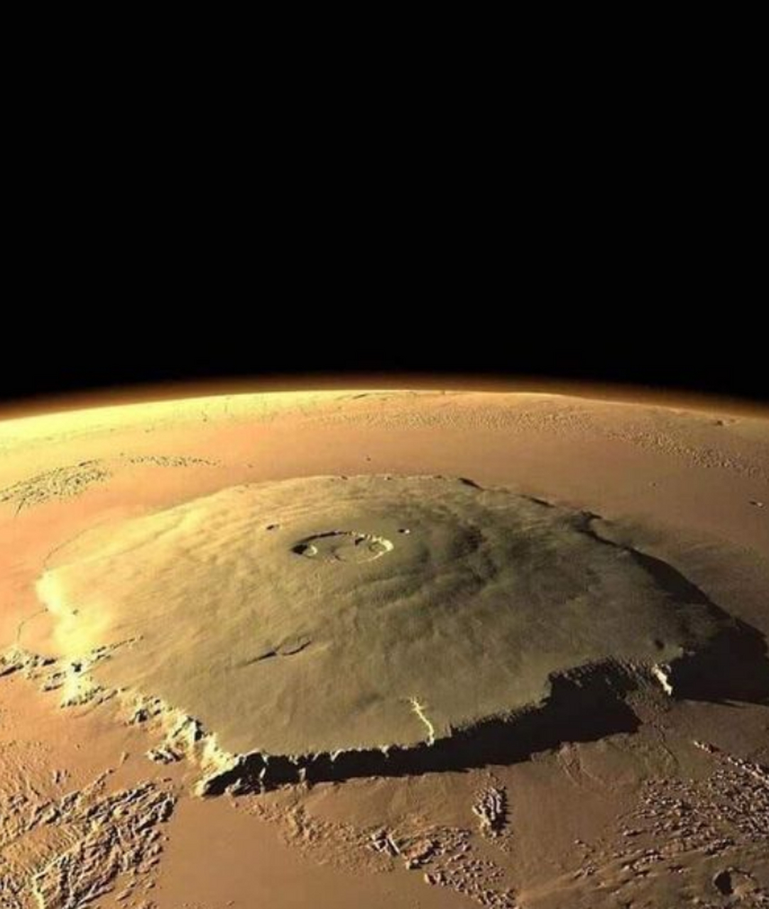 被称为"奥林匹斯山"的火山位于火星上,其高度约为珠穆朗玛峰的3倍