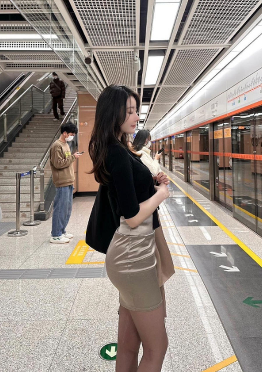 地铁女神!