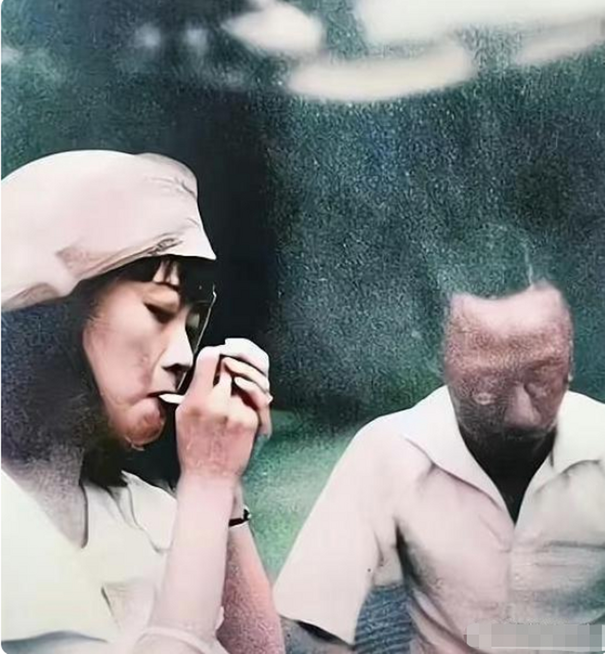 婉容吸烟也这么优雅