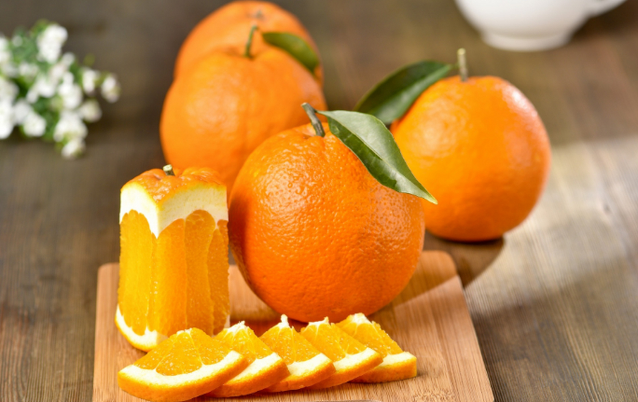 橙子又名黄果,它是香橙的果实,原产于我国东南部,橙子还是世界四大