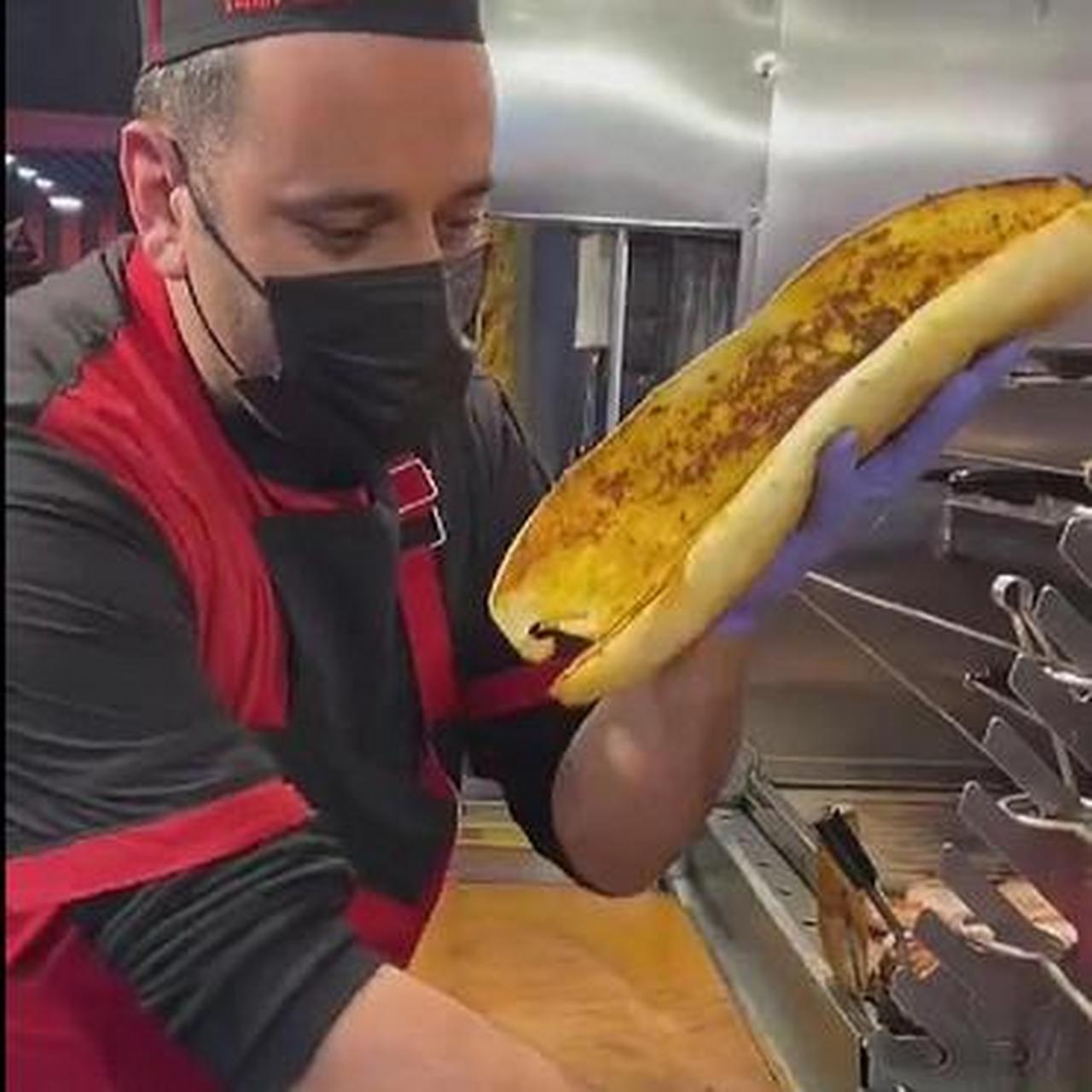 这个土耳其肉夹馍十块钱,值不值呀?