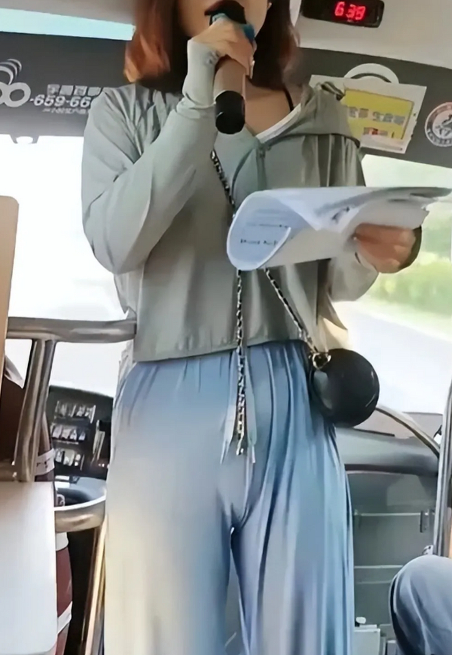 露尴尬线,就是色情吗?未必.这种情况也有很大可能,是裤子版型设计得不