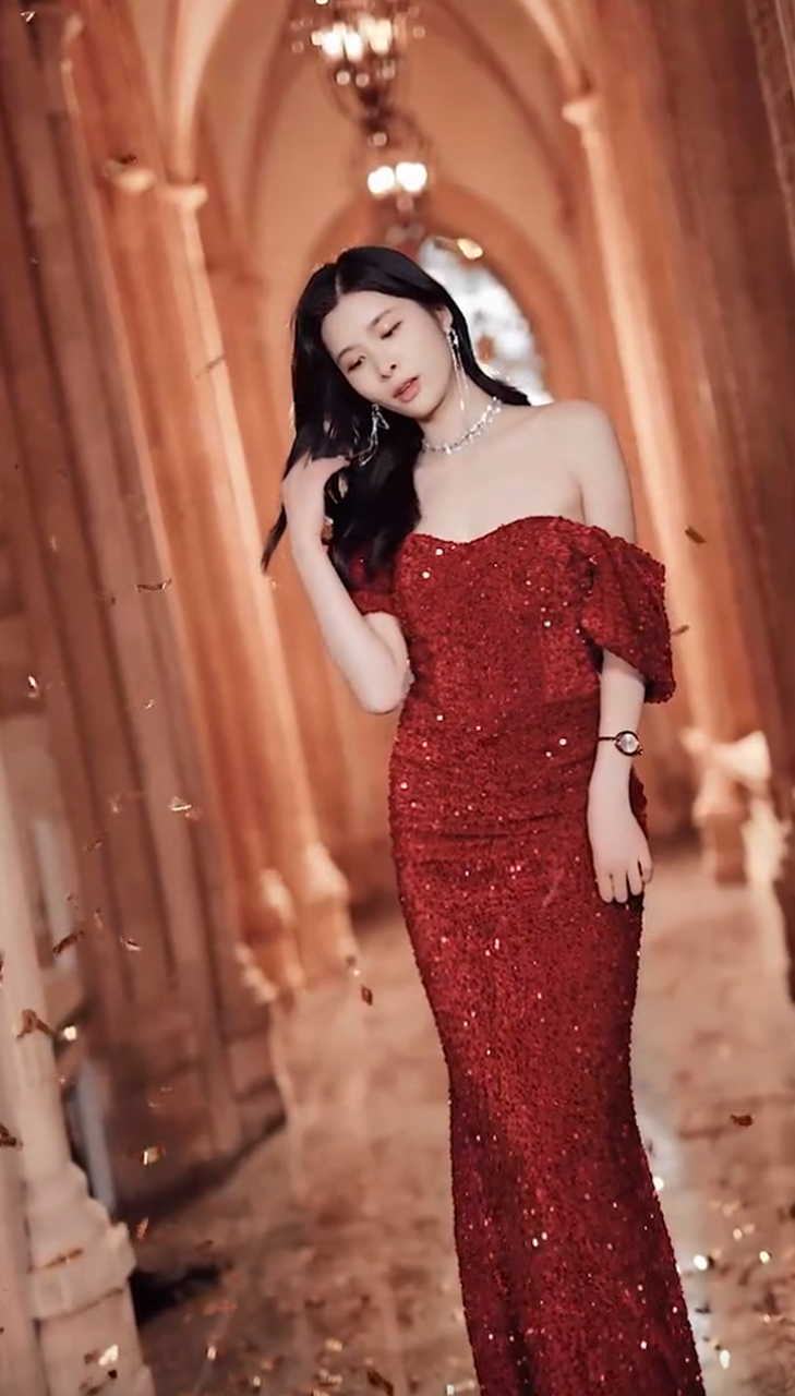 暗红色适合皮肤稍白点儿的女性朋友.