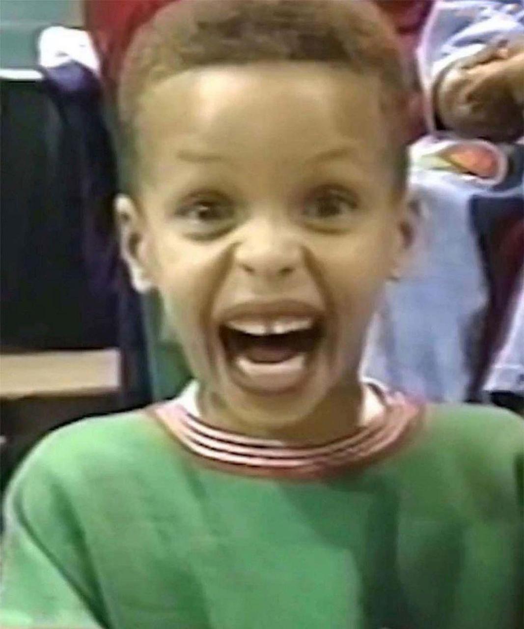 gif创作人# 库里学生时期照片, 不愧是nba知名的小学生, 确实很萌!