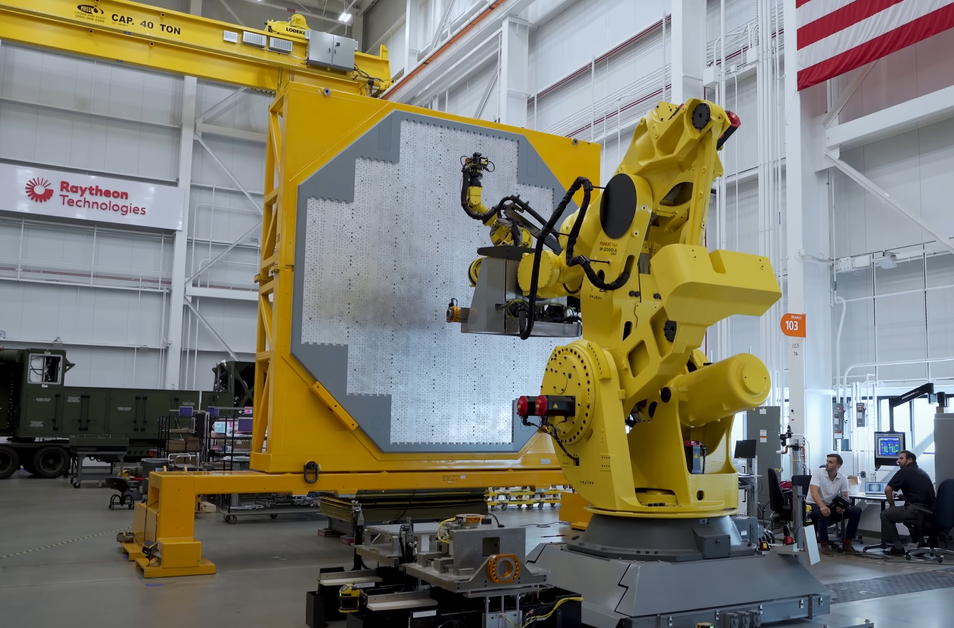 美国军工spy6有源相控阵雷达的生产车间,这机械臂的品牌有点眼熟啊.