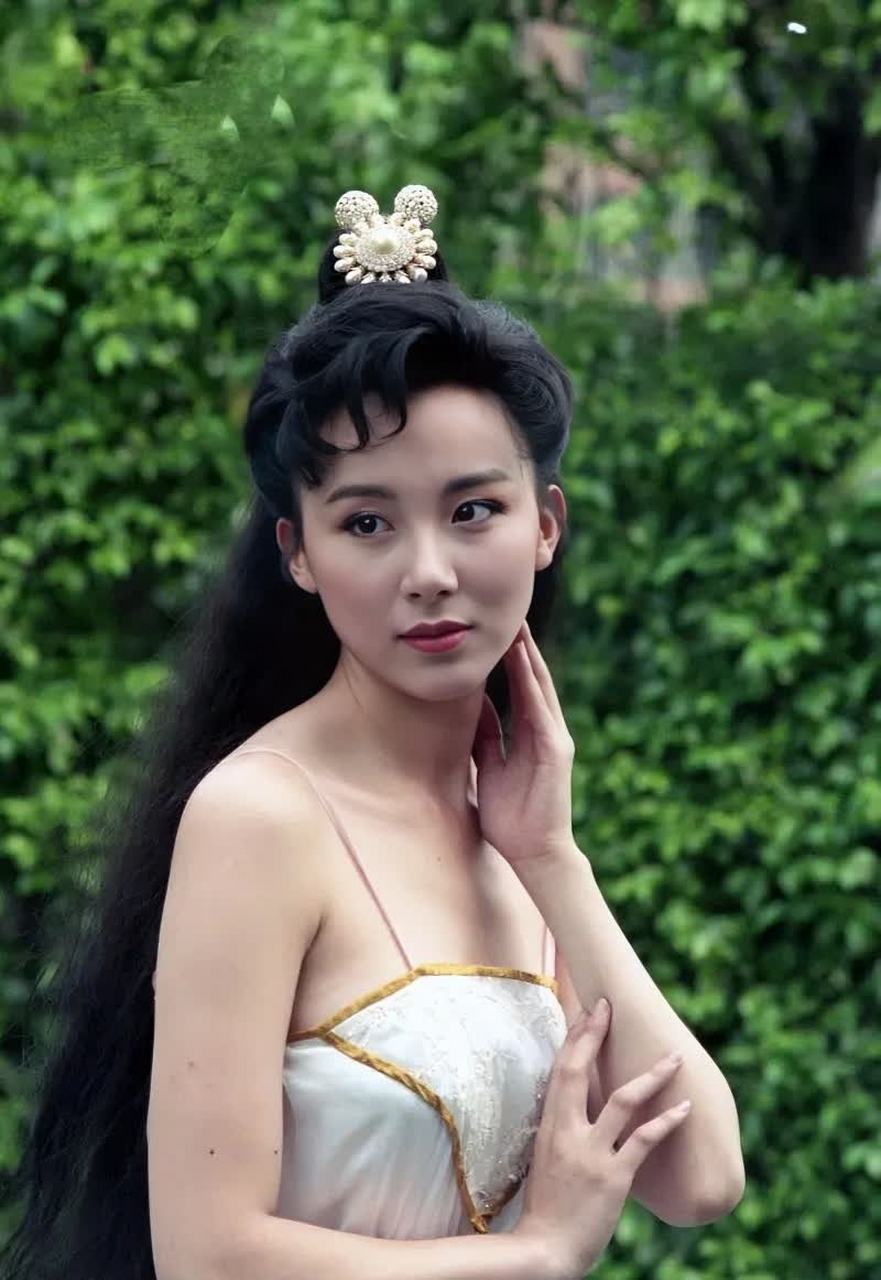 萧蔷年轻时真漂亮. 有多少人还记得1990年的台剧《凤凰涅槃》.