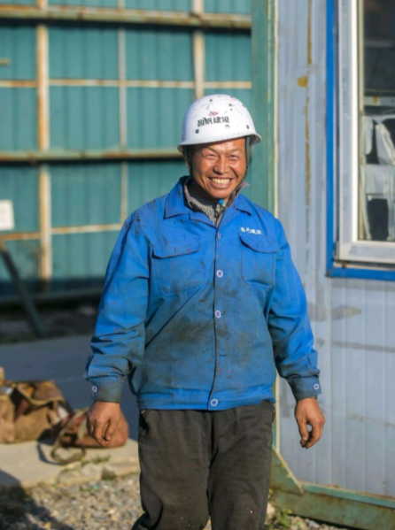 建筑工地各有不同,但有一点是相同的,里面的工人群体不管怎么变,不管