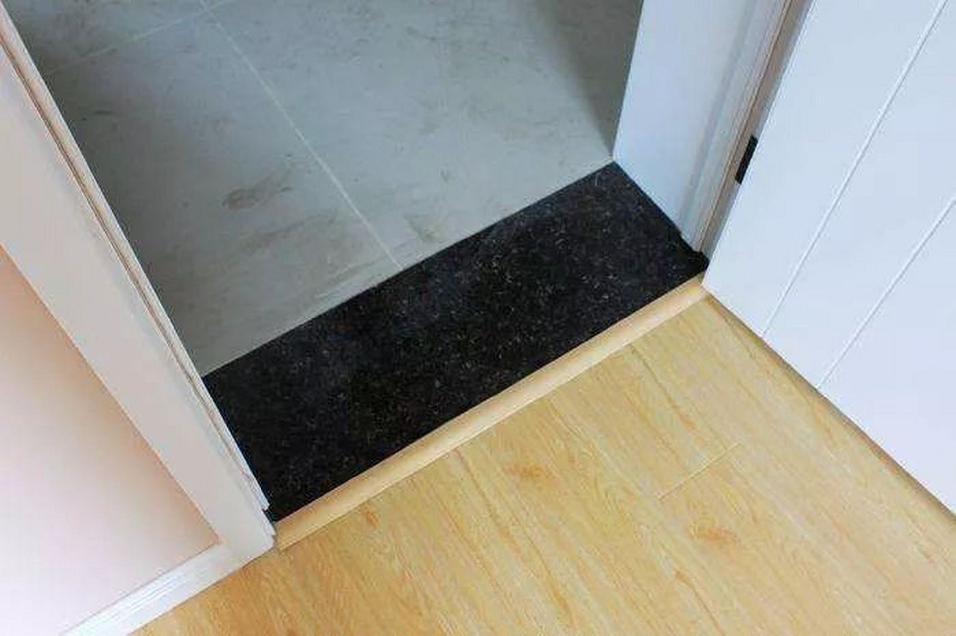 百家号家装艺术节# 不要门槛石 瓷砖和瓷砖之间不铺门槛石,镶2.