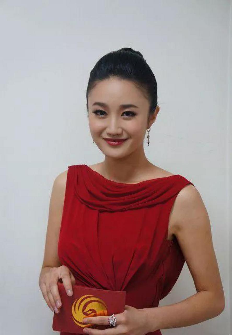 凤凰知性温婉的美女主持田桐