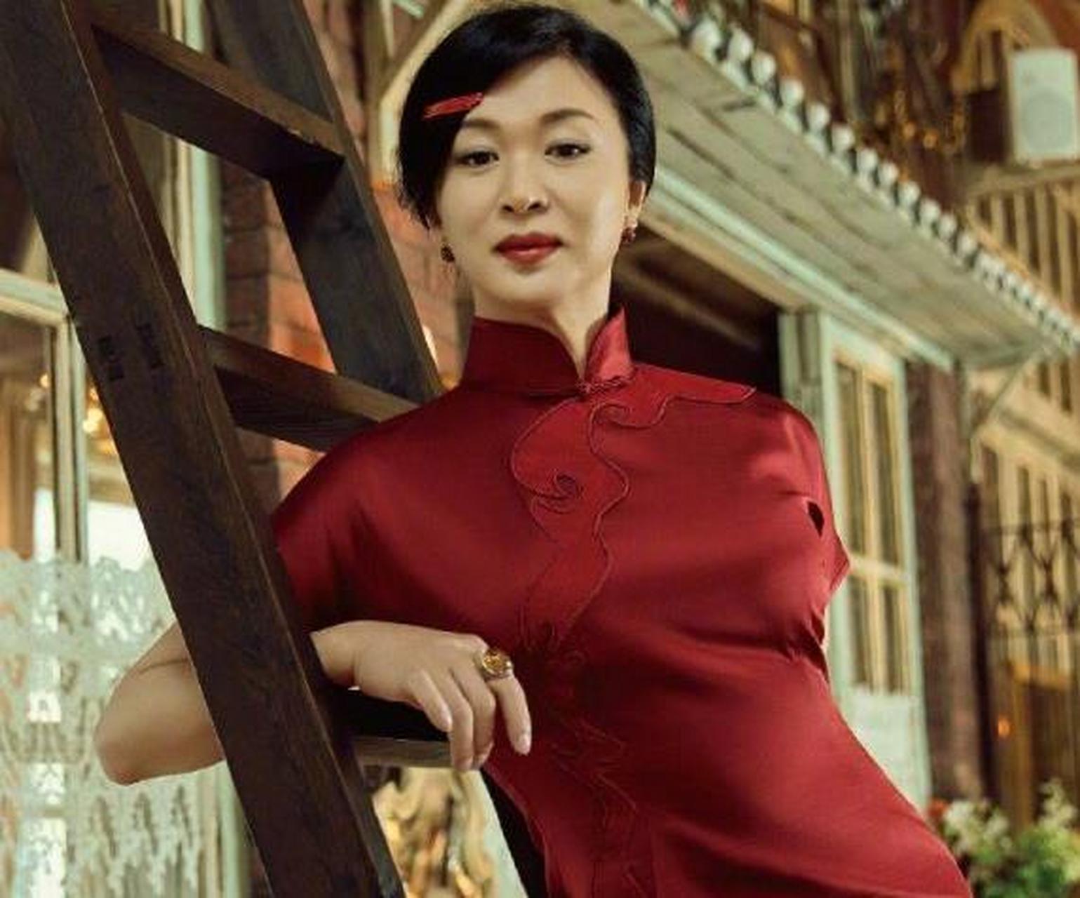 谁料,金星想都没想就反驳道:"我要是买房才是傻子呢,租房这么多年,我