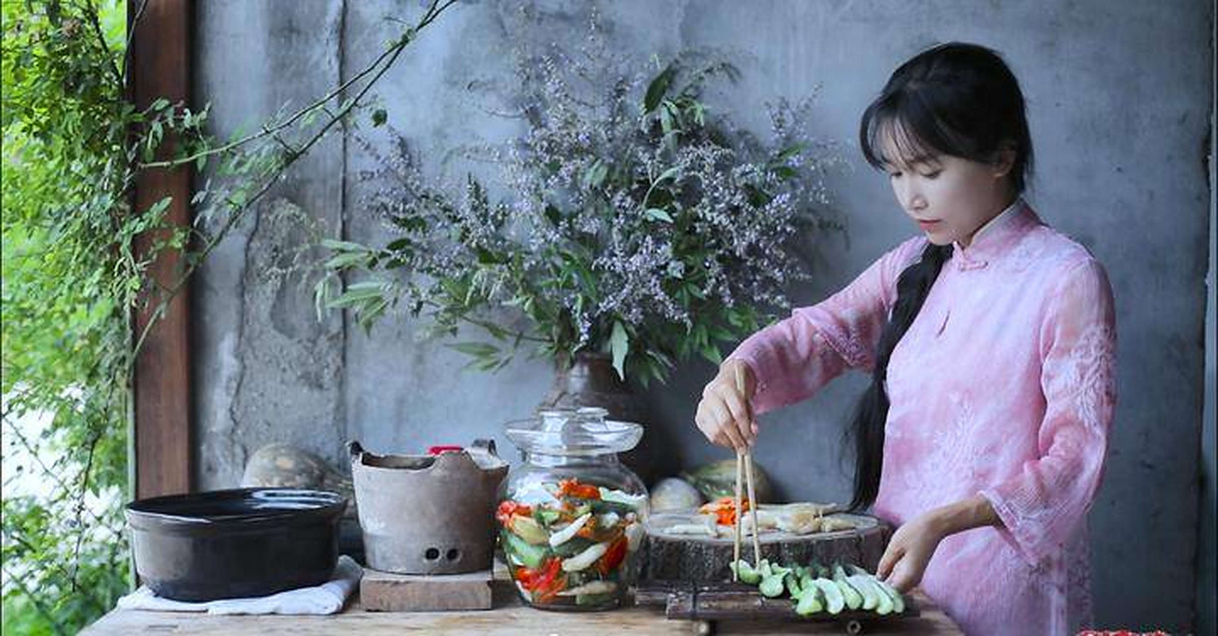 李子柒外网收入曝光!停更一年多仍月入超78万  尽管美食网红李子柒的