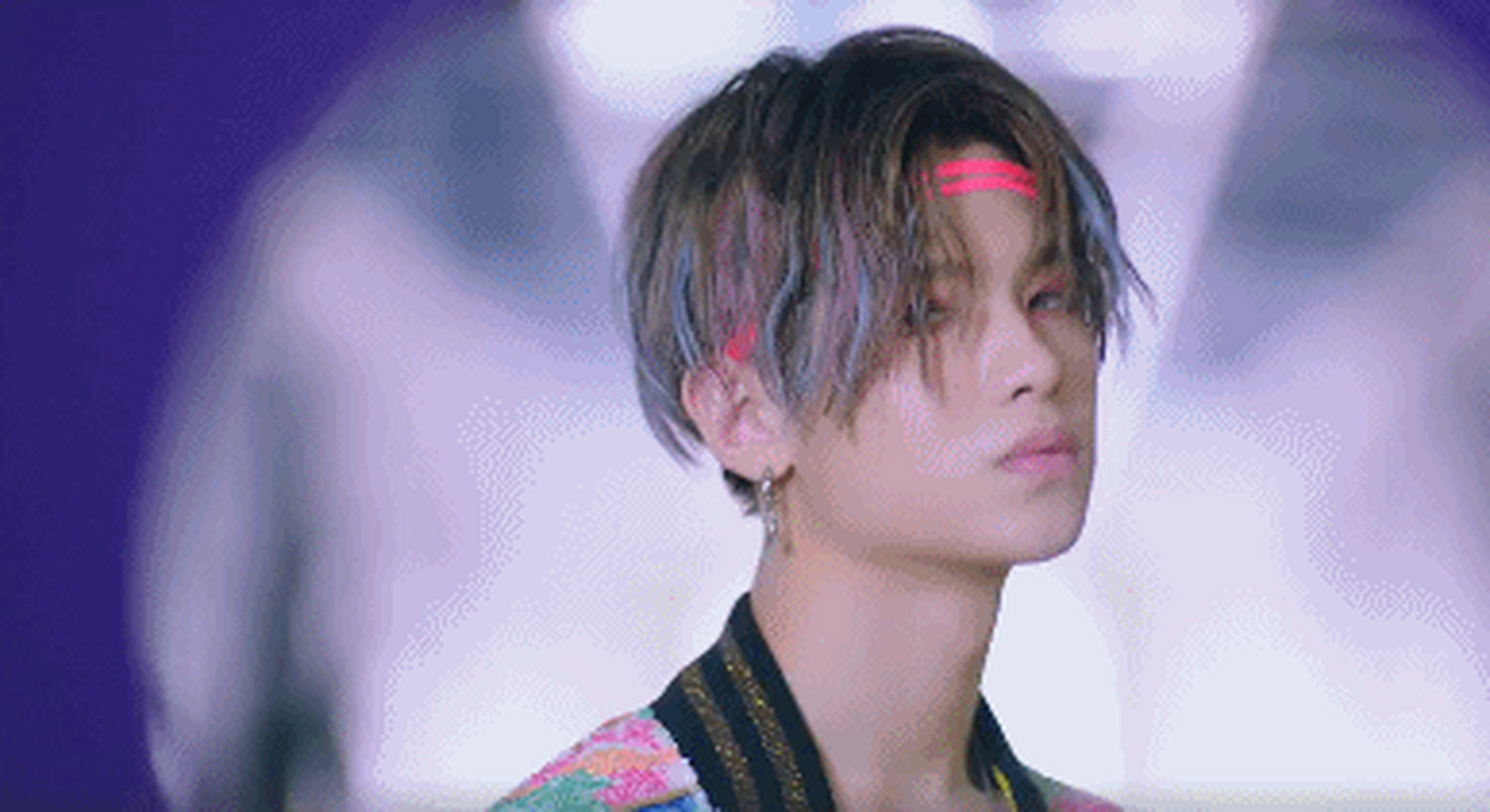 黄明昊在韩国选秀综艺节目《produce101》第二季表现出色,在节目里是