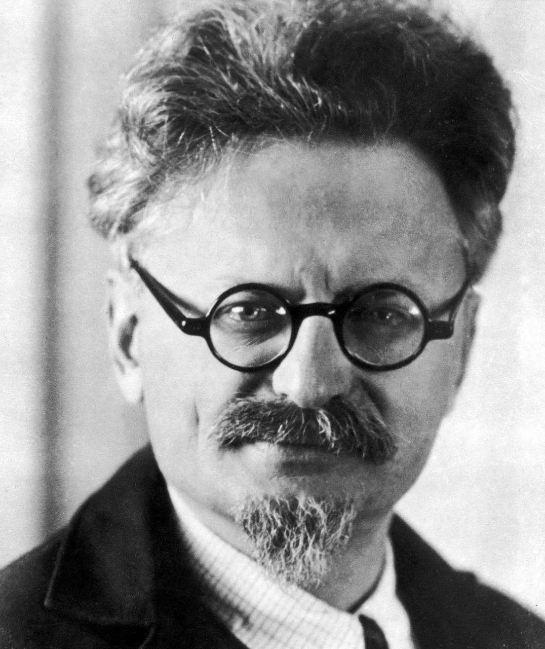 托洛茨基是苏联红军的缔造者之一,也是布尔什维克党仅次于列宁的二号