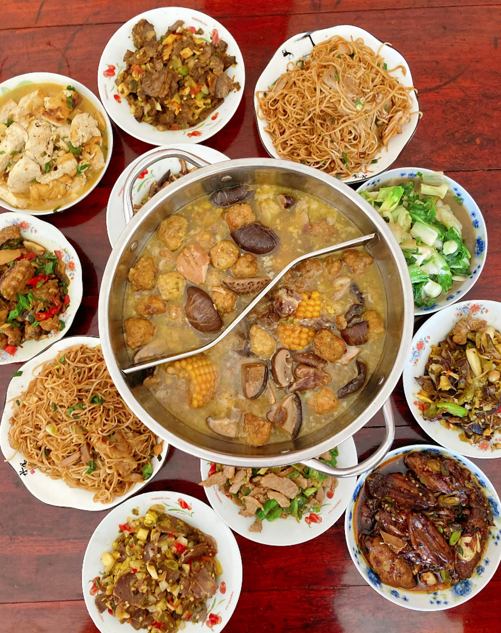 图一,上海人吃午餐 图二,广东人吃午餐 图三,浙江人吃午餐