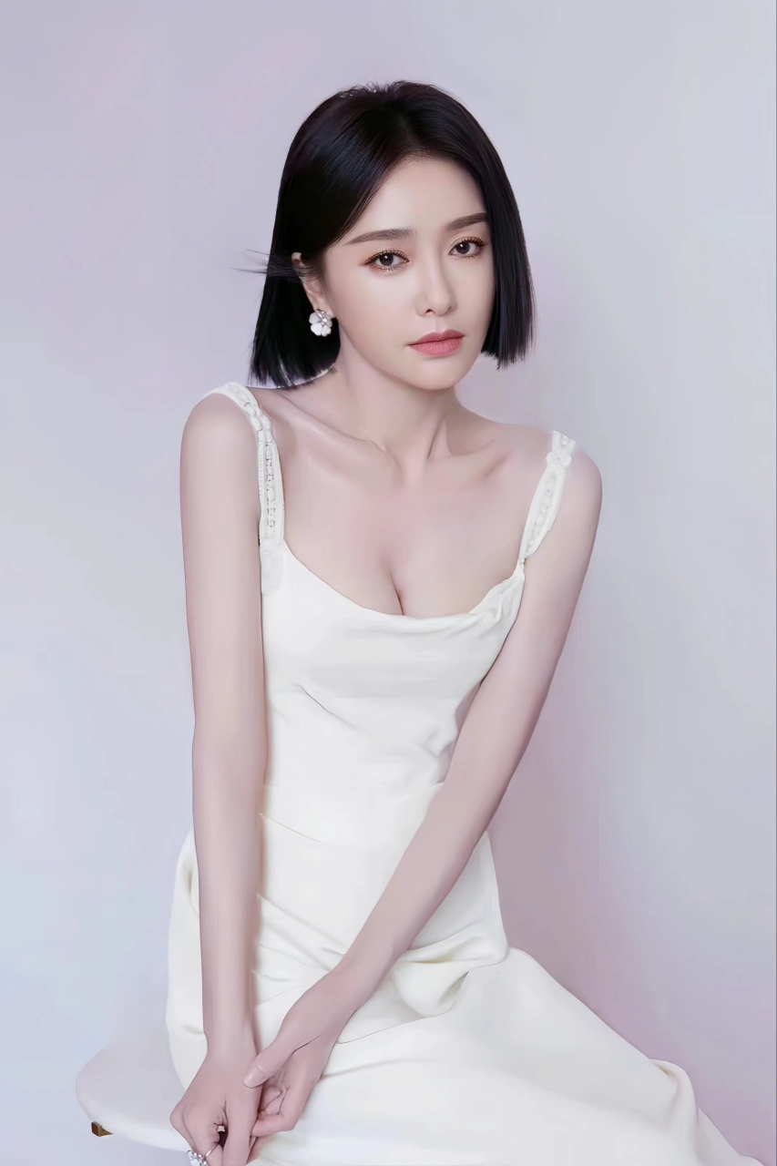 秦岚的一组近照,这状态宛如少女啊[大笑]#娱乐最前沿