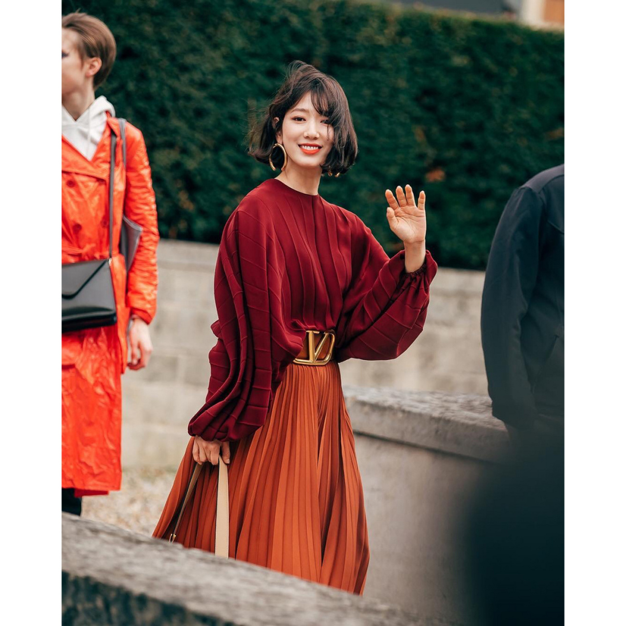 每日穿搭 朴信惠活动穿搭分享 欧尼为了新剧剪的短发