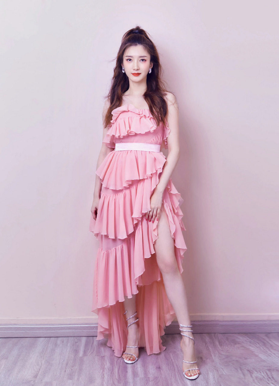 江疏影粉色长裙