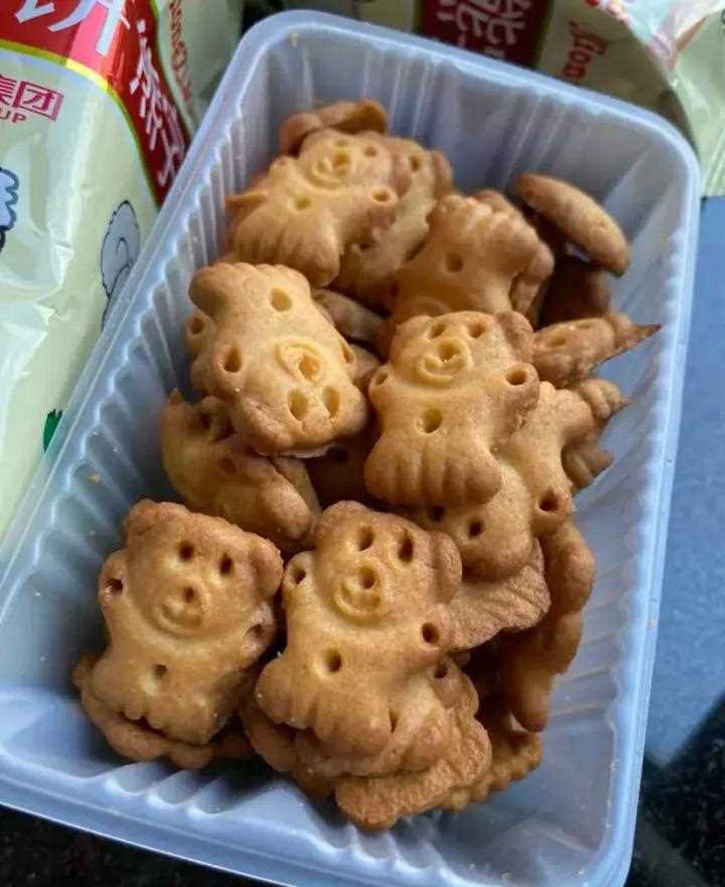 熊字饼是我一直都爱吃的饼干,便宜又好吃.