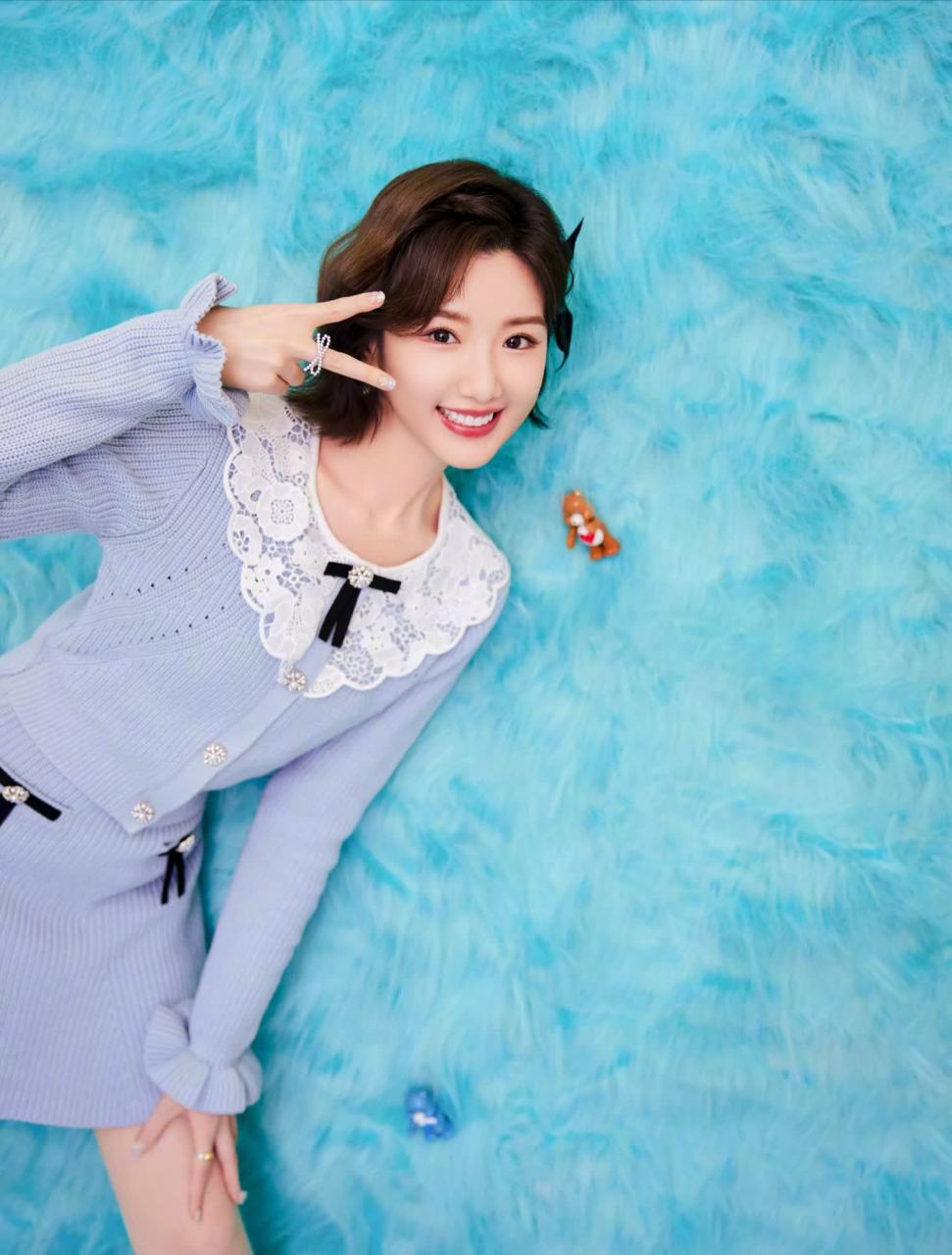 毛晓彤新年新造型,笑容好甜![尬笑]