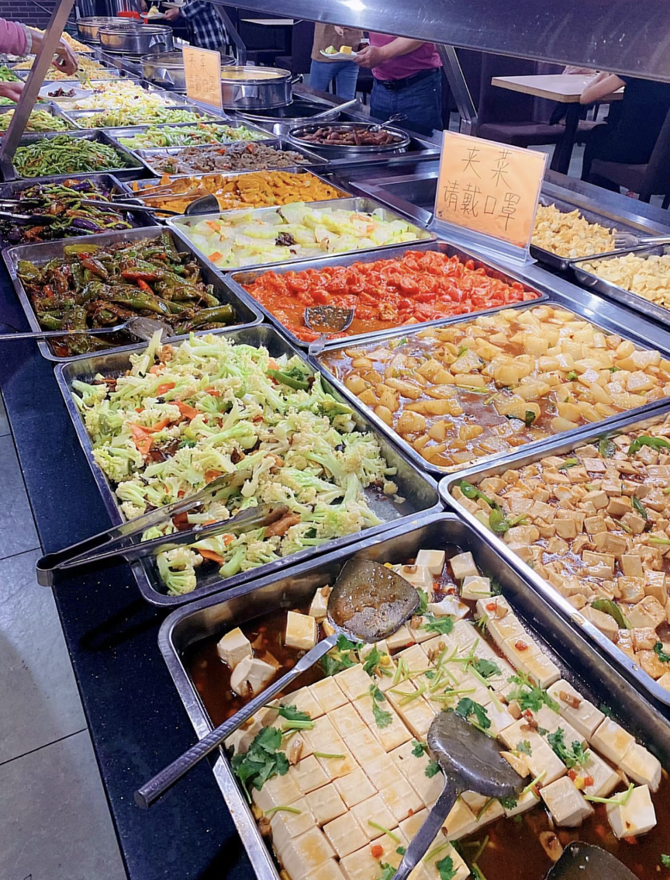 不懂就问,这种10元每位不限量的素食自助餐,老板能赚钱吗?