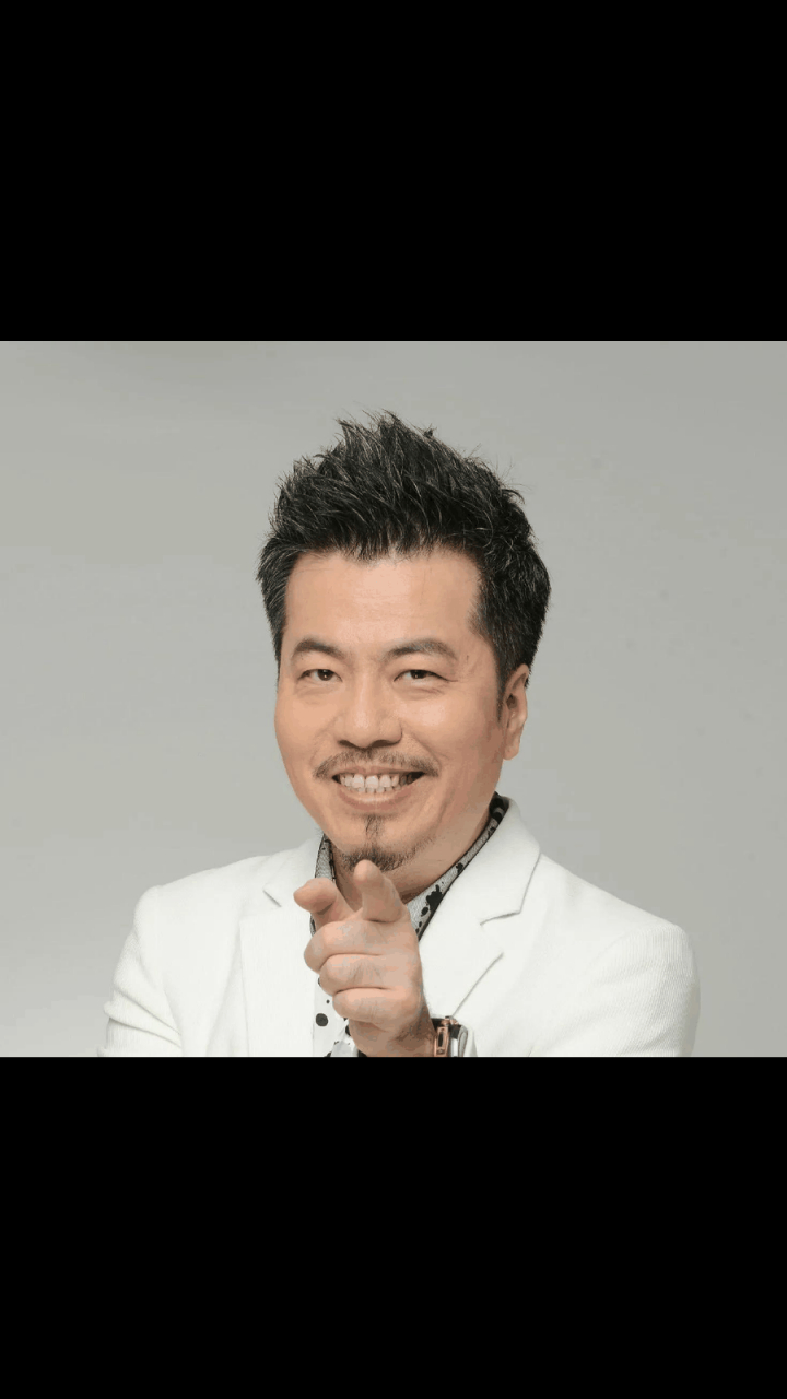 gif创作人# 黄国伦是台湾音乐人,写出了很多耳熟能详的歌,比如《我