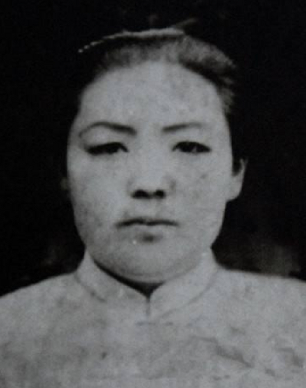 1914年14岁的少女徐兰森嫁给了阎锡山  但在洞房花烛夜时,阎锡山提出