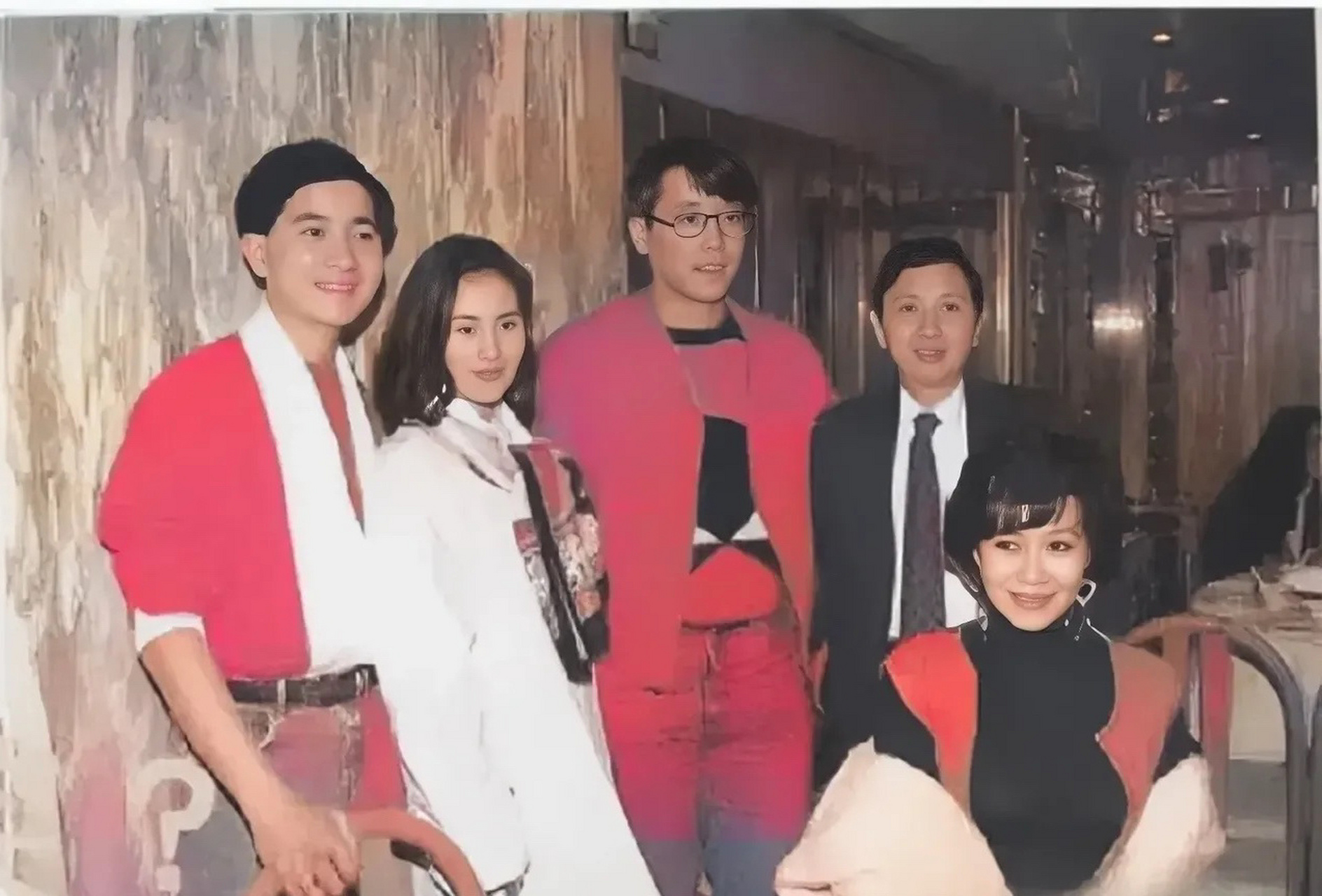 何超琼和许晋亨结婚之后,在一次聚会和陈百强见面.