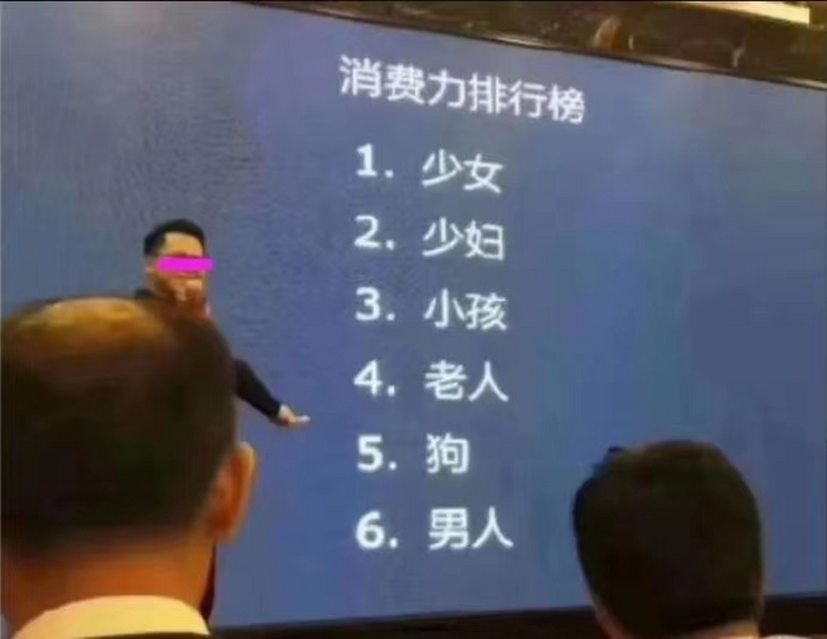 周末是父亲节,段子说,男人在家庭的消费和地位不如狗,我不这样认为