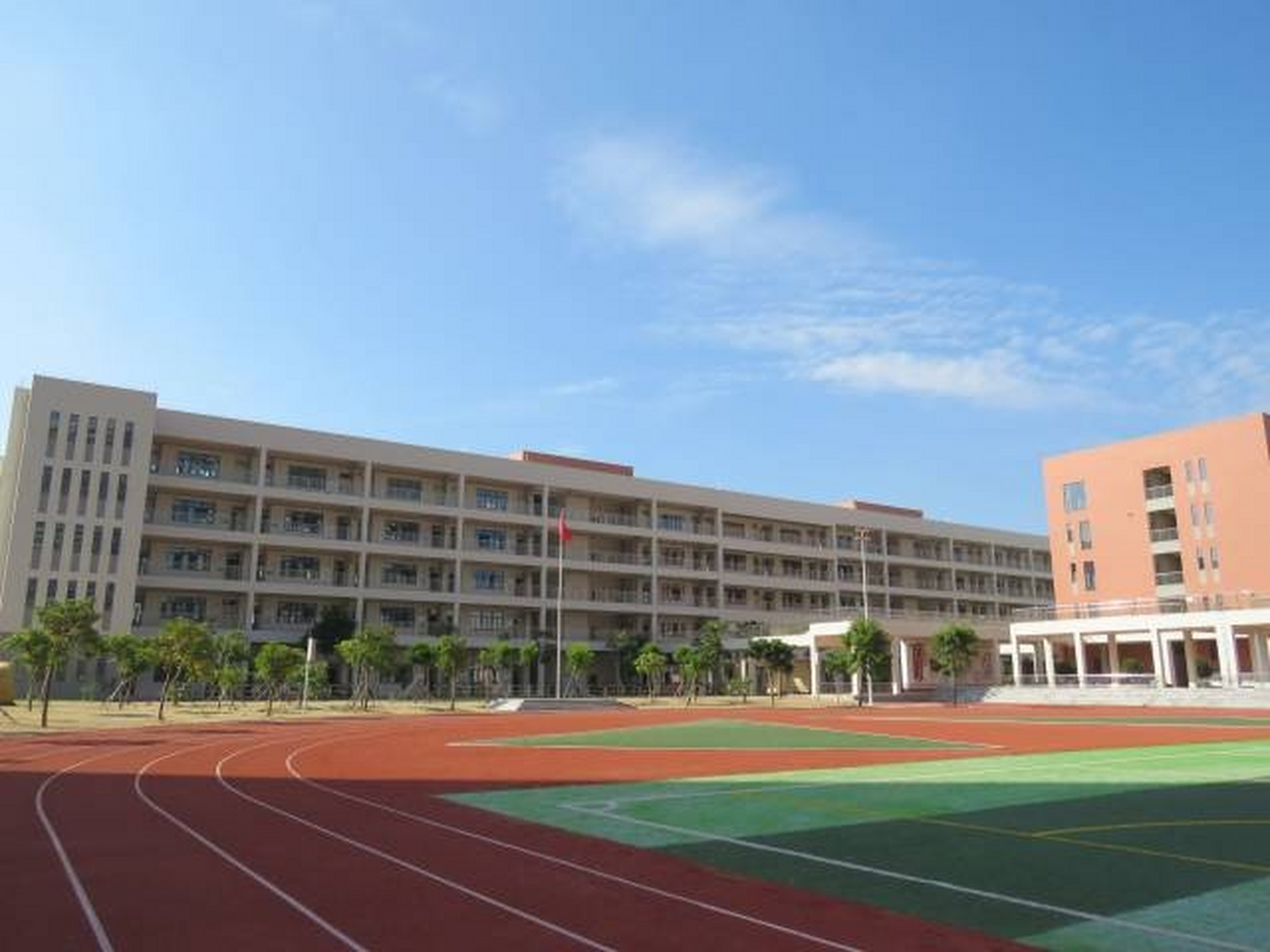 电白一小新校区更名电白区占鳌小学 电白区占鳌小学前身是电白一小新