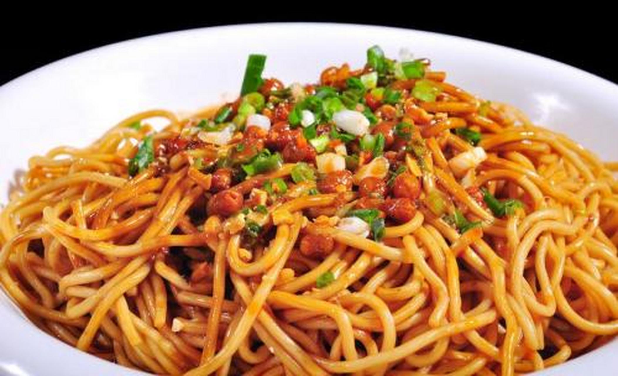 武汉名小吃,首推热干面,话说这个热干面已经推荐无数次了,不少美食