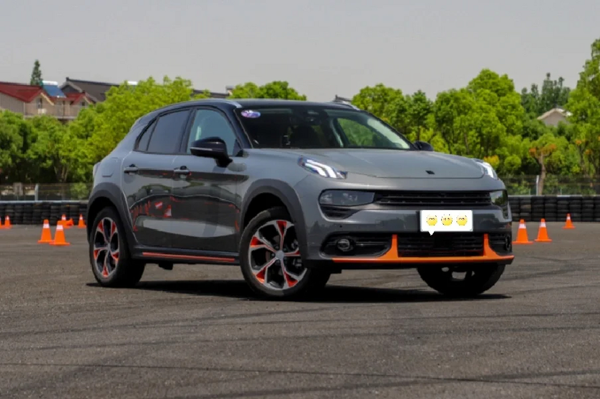 今天说一下它的安全配置和科技功能,作为一款高端suv,领克02提供了