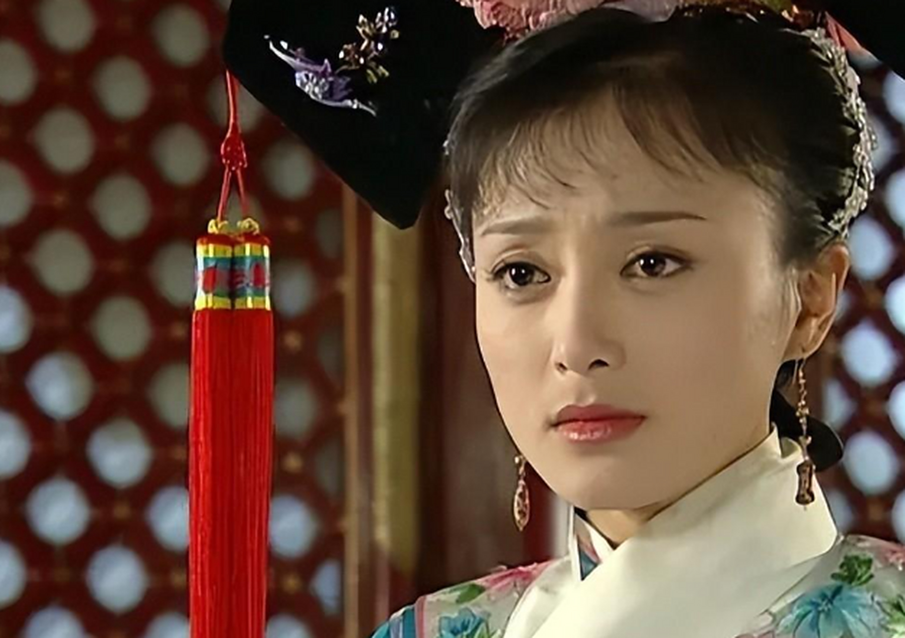 中饰演知画,虽然是个绿茶小三,人设不受人待见,但不得不说,秦岚的脸是