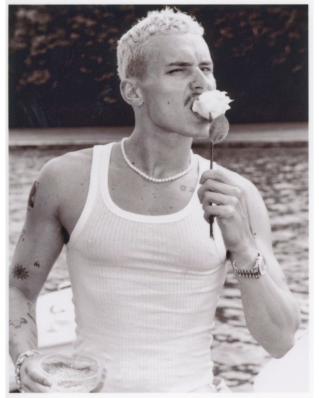 aron piper 上个月在jacquemus 大秀摄影师拍摄的三张写真