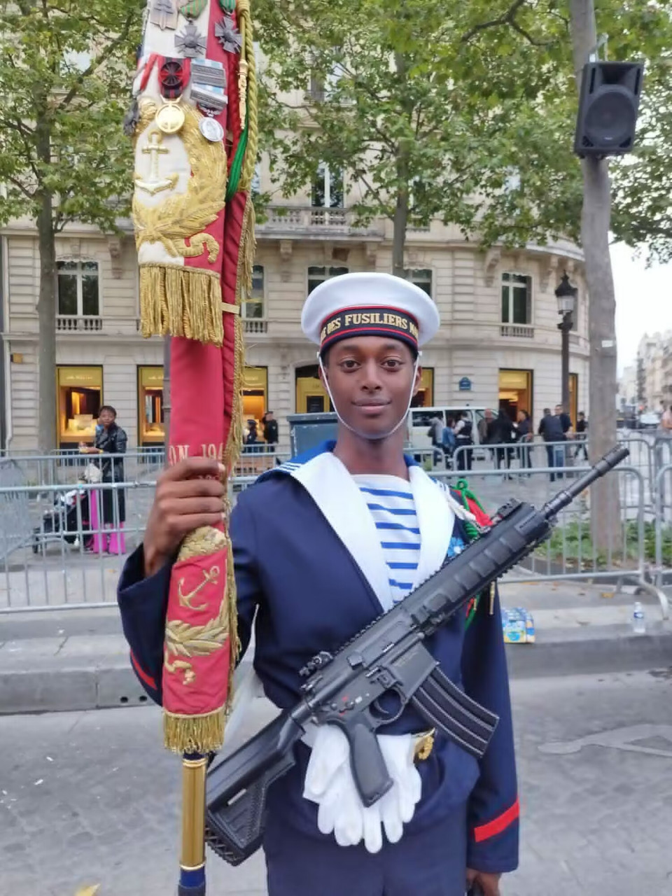 这是法国士兵,再过20年,不知道法国军队会变成什么样子?