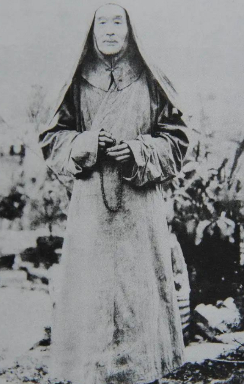 历史老照片: 弘一法师晚年时的一组照片,拍摄于1940年.