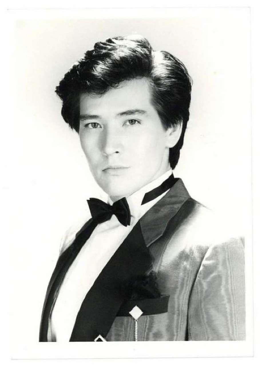 费翔的父母费伟德与毕丽娜,毕丽娜祖籍莱州,(1932)出生于伪满洲国滨江