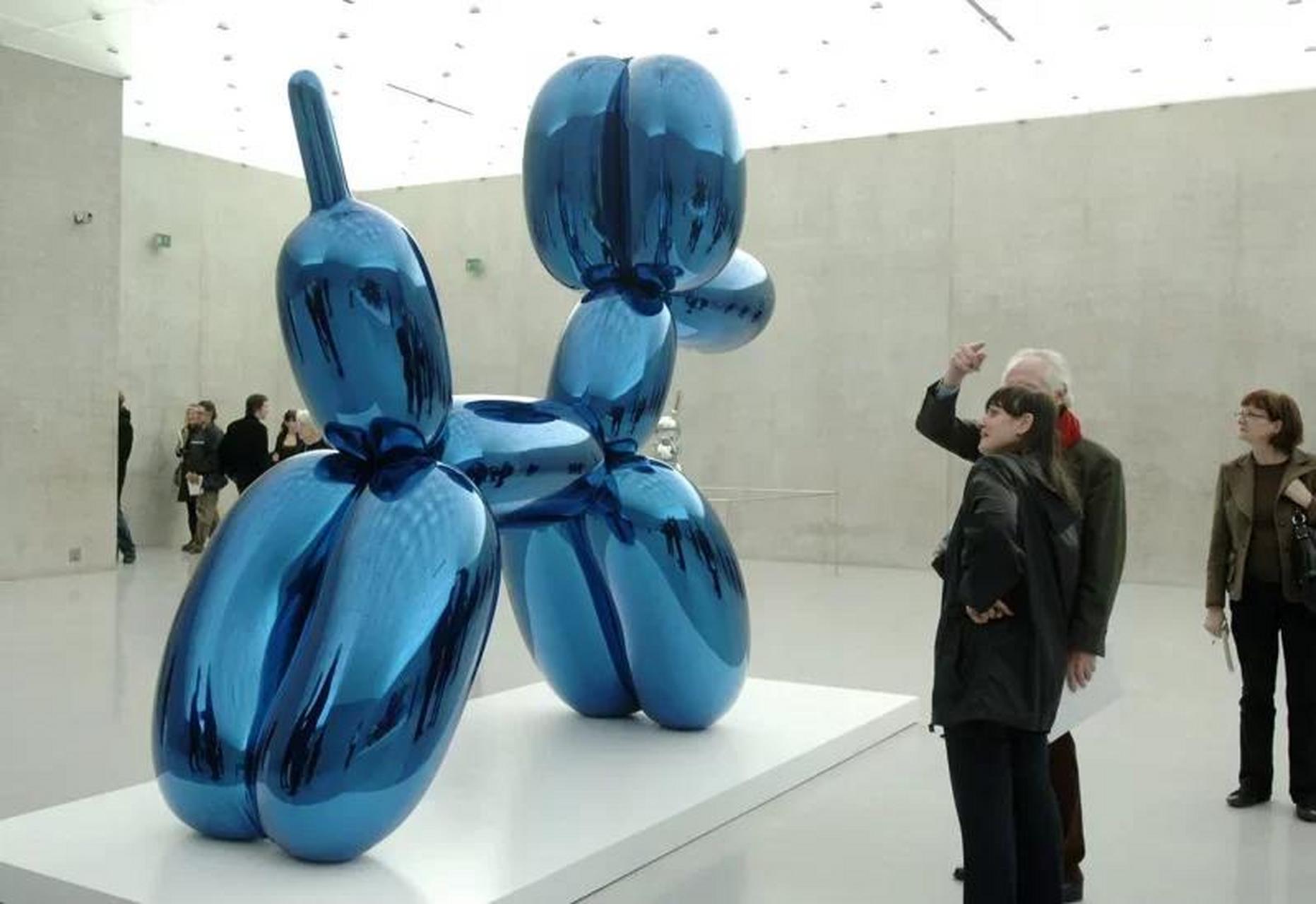 昆斯(jeff koons)之手的作品—《气球狗(balloon dog)》,竟在展览期间