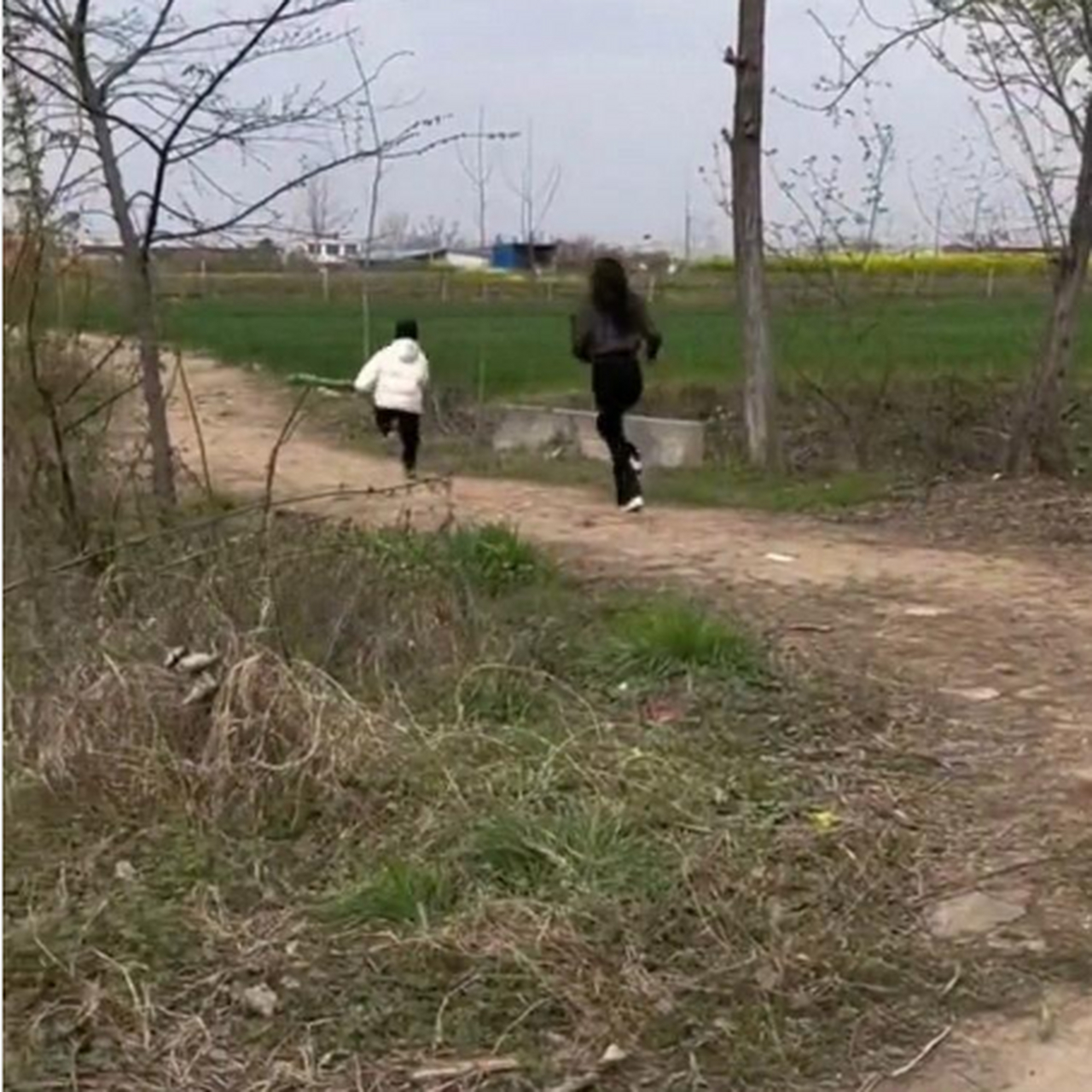妈妈最气的不是孩子犯错,而是打他的时候,追不上!