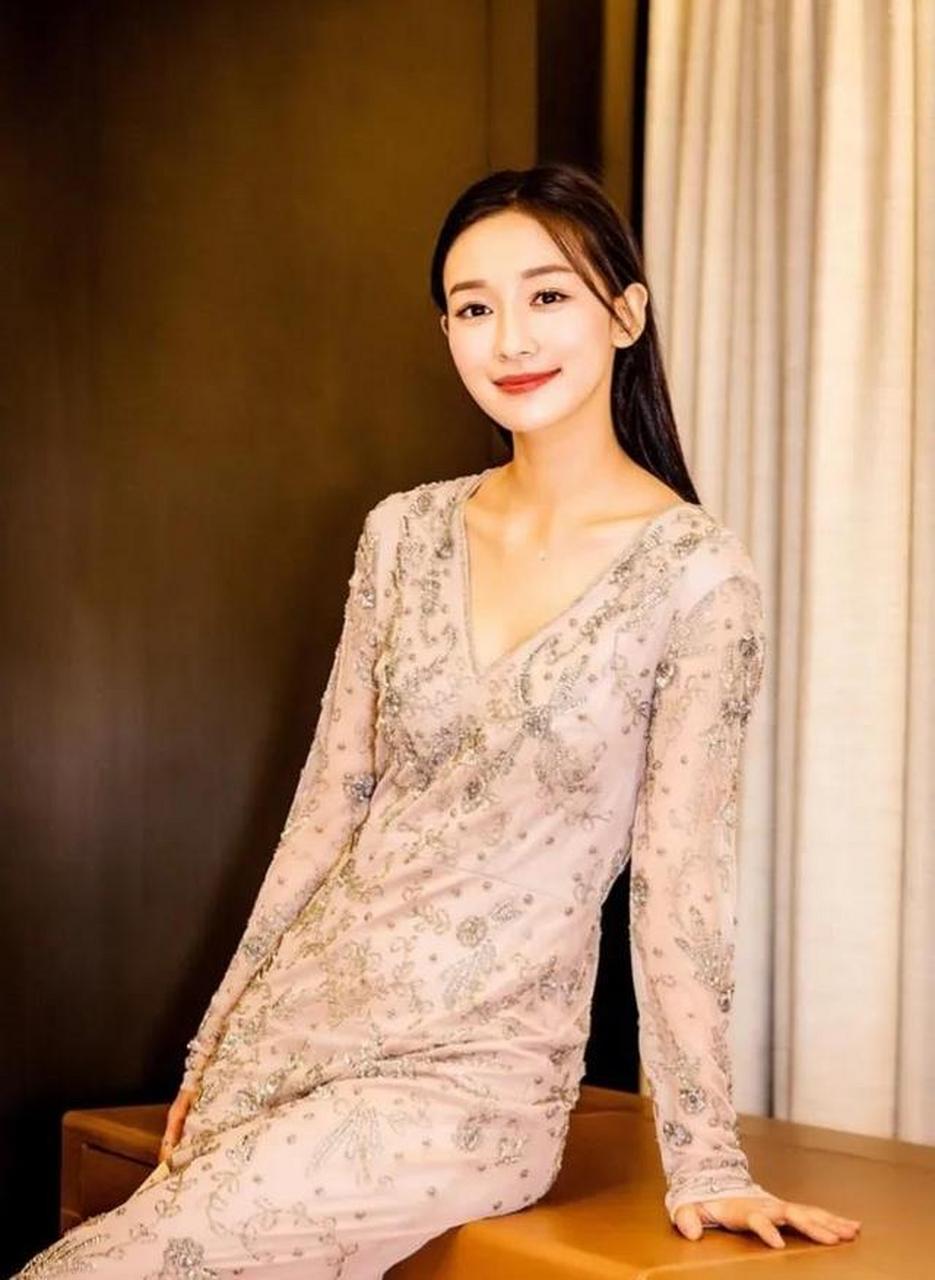李若宁:温婉自信,青春靓丽,优雅大方